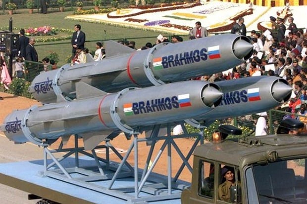 India Sebar 100 Rudal...