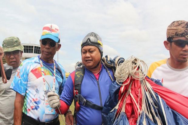 Tali Parasut Putus,...