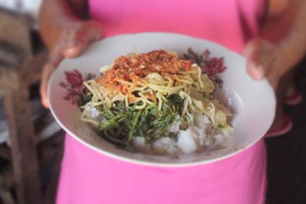 Menikmati Sensasi Pecel...