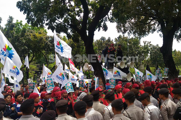 Massa Buruh Sebut Ahok...