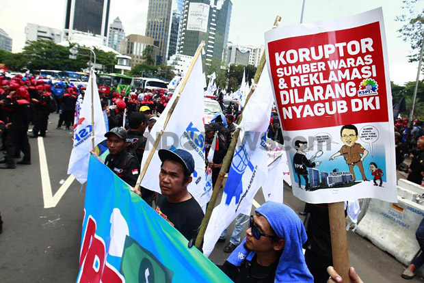 Ribuan Buruh di Istana...