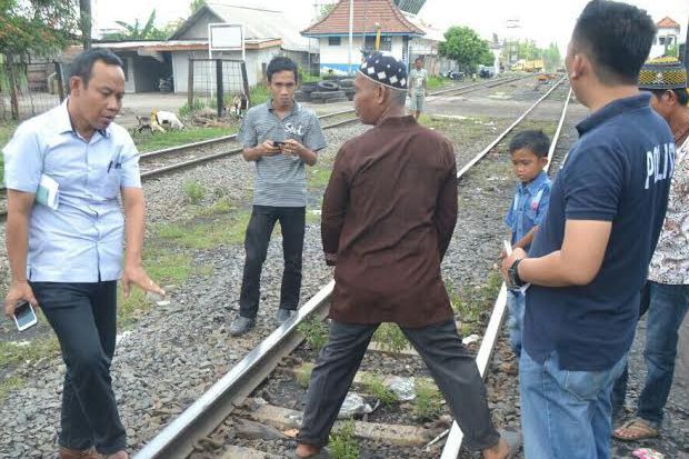 Hendak Mandi di Sungai,...