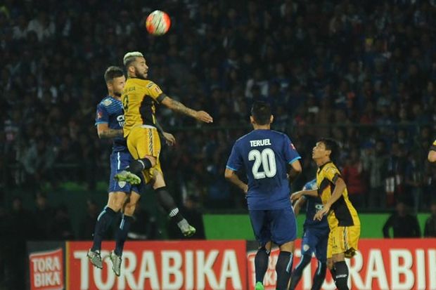 Arema Gagal Manfaatkan...