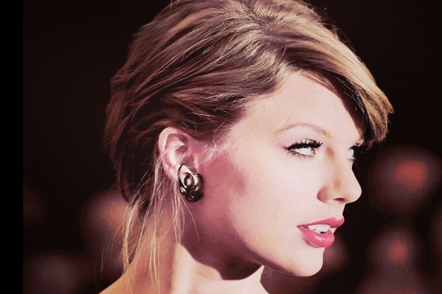 Putus Cinta, Taylor...