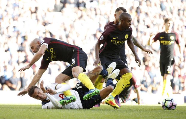 Manchester City Telan...