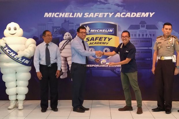 Cara Michelin Dorong...