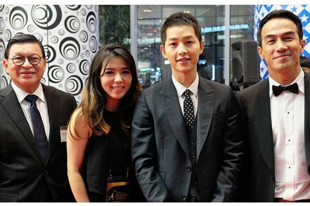 Song Joong Ki Ambilkan...