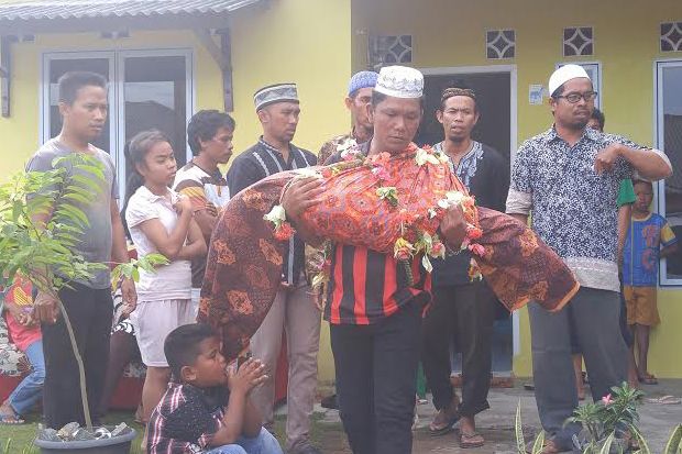 Menyebrang Jalan Sendiri,...