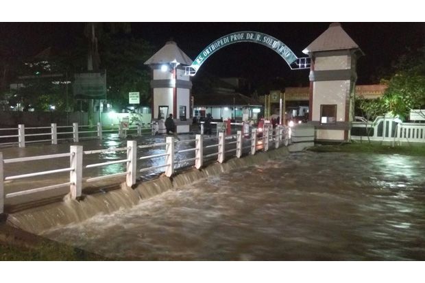 Sungai Jenes Meluap,...