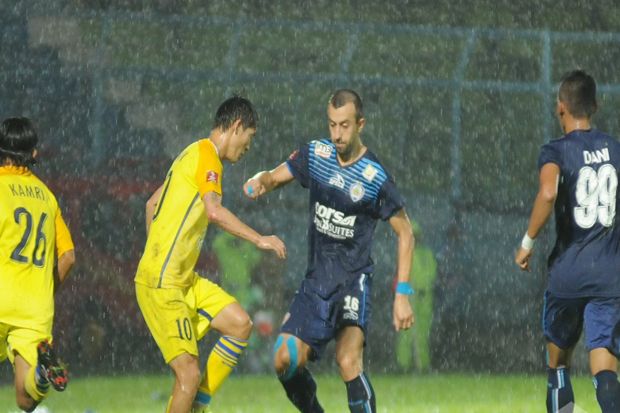Persegres vs Arema:...