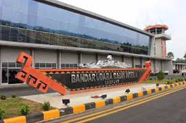 Wisman Naik, Bandara...