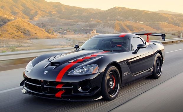 Dodge Viper Menginjak...