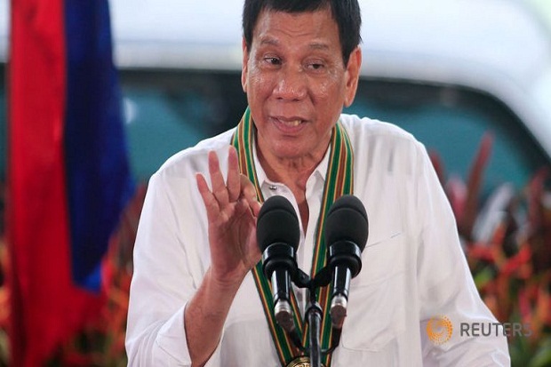 Presiden Duterte Tantang...