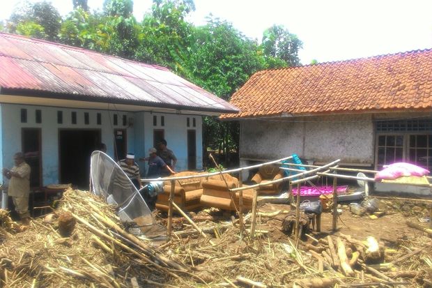 Banjir Surut, Warga...