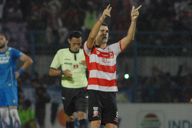 Takhta Madura United...