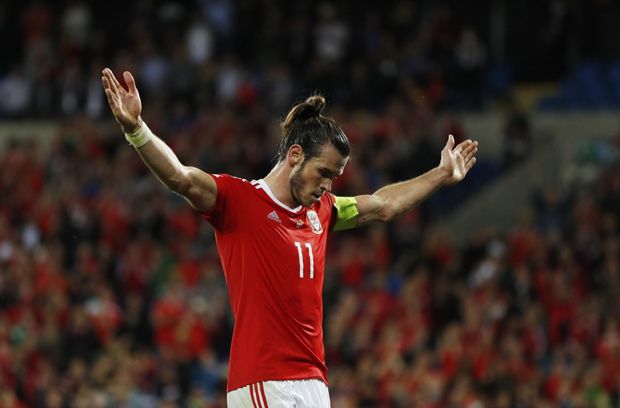 Gareth Bale Bawa Wales...