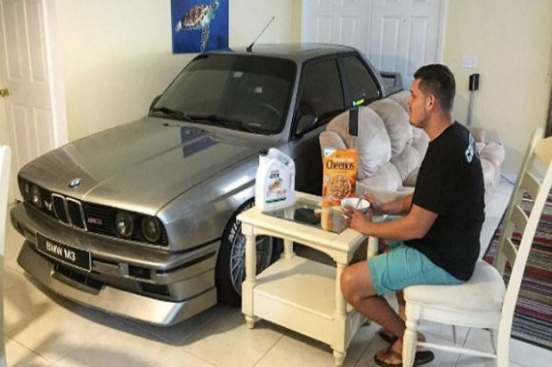 Demi Lindungi BMW E30...