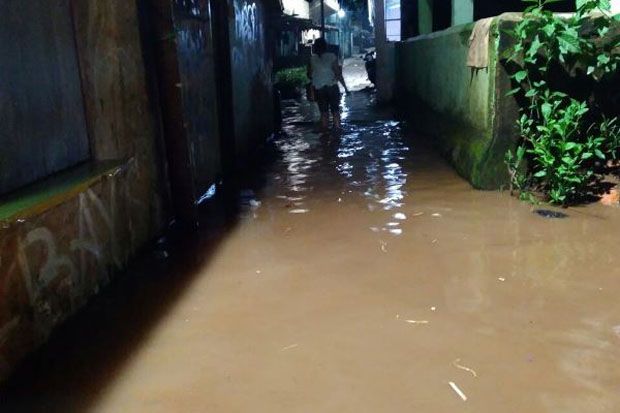 Pejaten Diterjang Banjir...