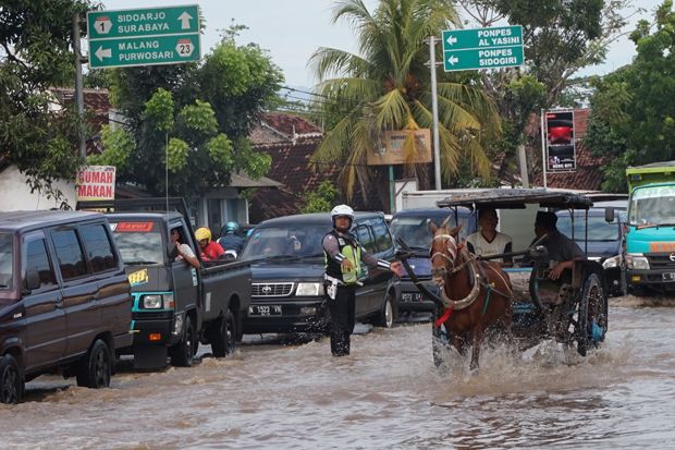 Hujan Deras Semalaman,...