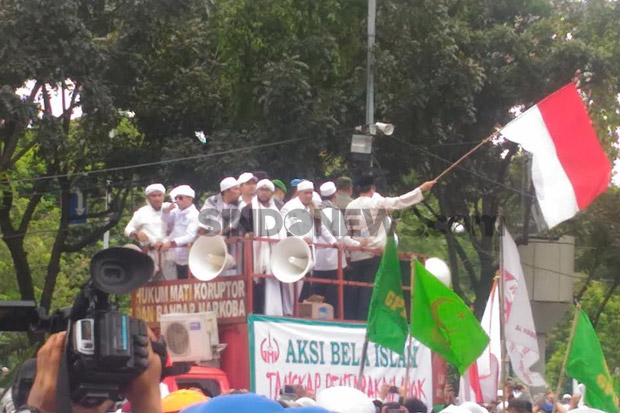 Habib Rizieq Redam Emosi...