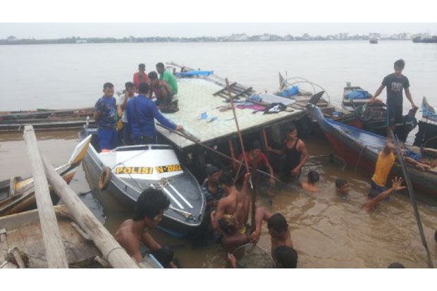 Hantam Tongkang Batu...