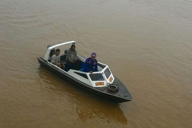 Dihantam Gelombang,...