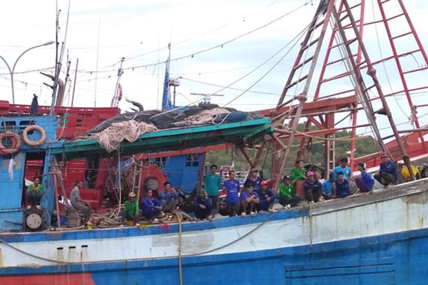 Tiga Kapal Vietnam Mencuri...