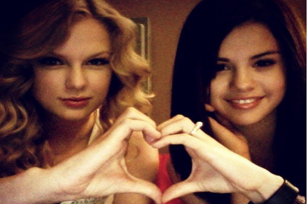 Taylor Swift Bantu Selena...