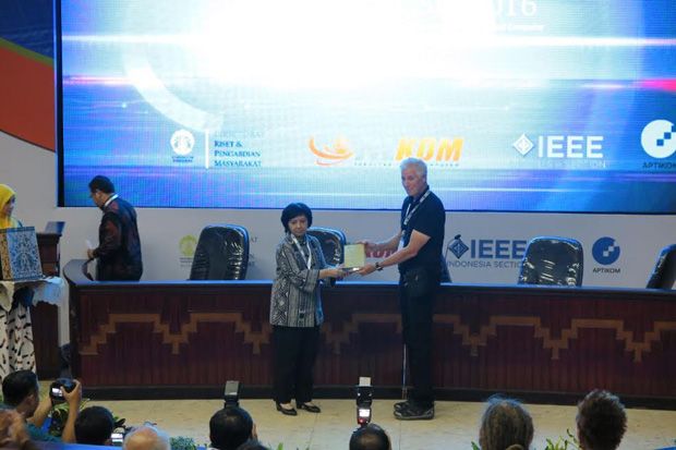 UI-Unbraw Gelar Konferensi...