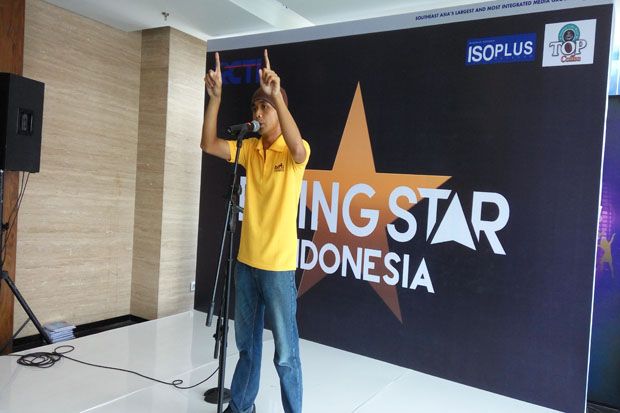 Aksi Unik Pria Ini Hibur...