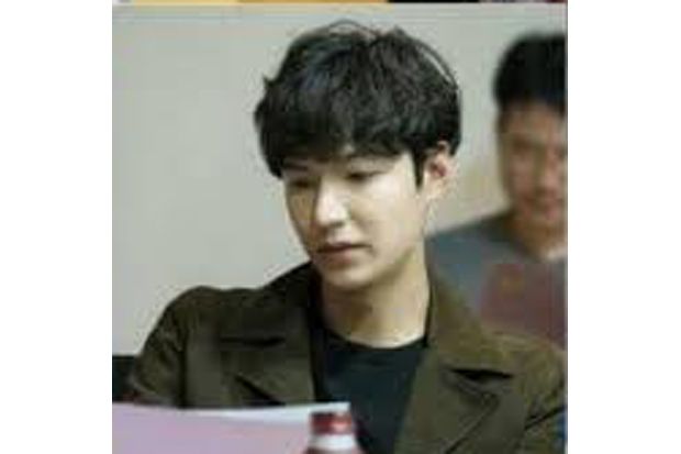 Lee Min Ho Tampil dengan...