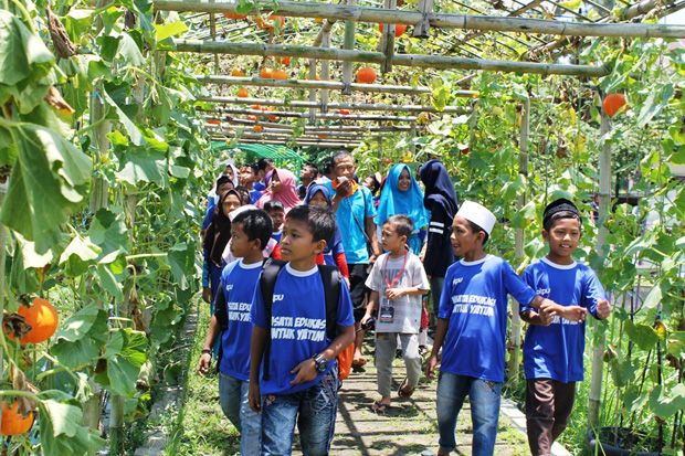 Berbagi Kebahagiaan,...