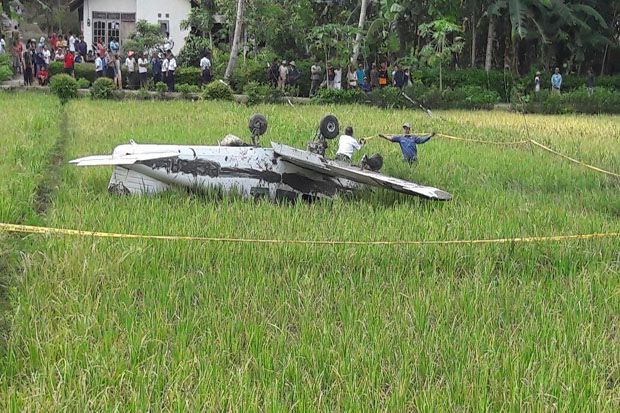 Pesawat Latih Jatuh...