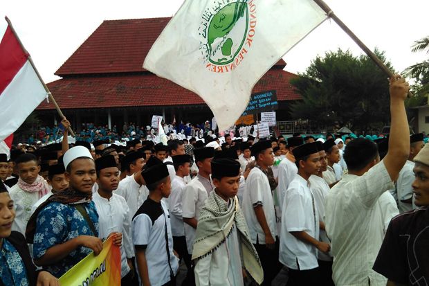 Protes Ucapan Ahok,...