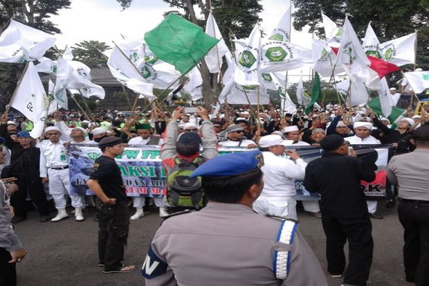 Ahok Tak Juga Diperiksa,...