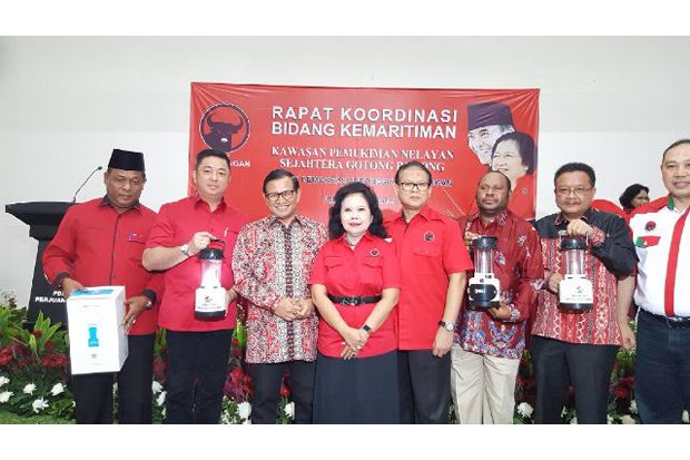 PDIP Pamerkan Lampu...