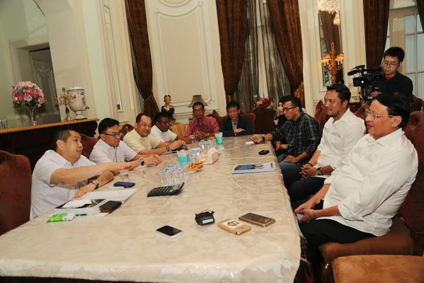 Hary Tanoesoedibjo Beri...