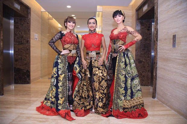 Zaskia Gotik Bahagia...