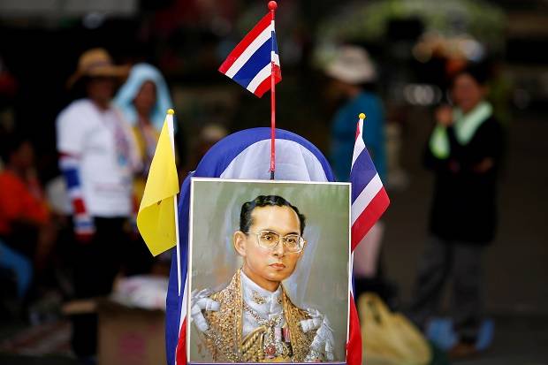 Jokowi Beri Penghormatan...