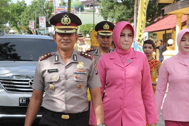 Catut Nama Kapolres,...