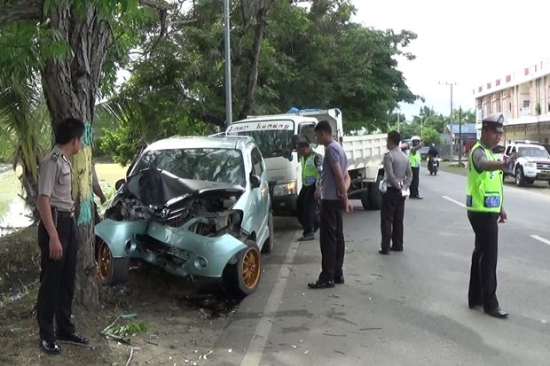 Mobil yang Dikendarai...