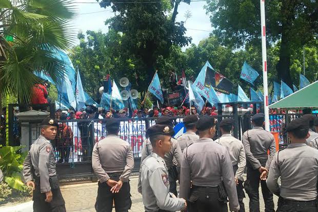 Rapat Terakhir Dewan...