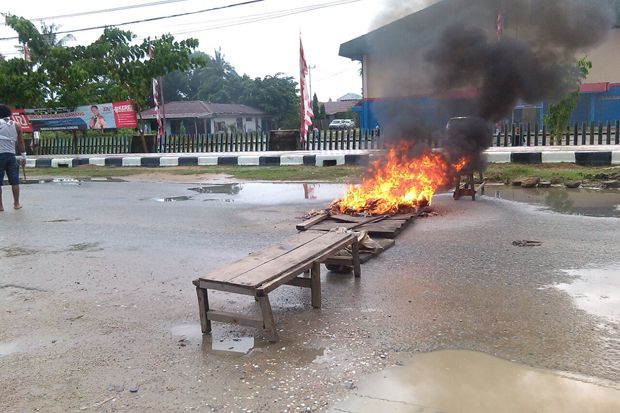 Tuntut Polisi Tangkap...