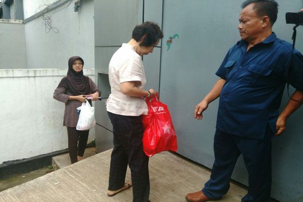 Ibunda Jessica Dijadwalkan...
