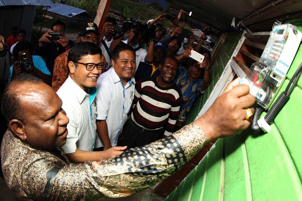 PLN Berjibaku Terangi...