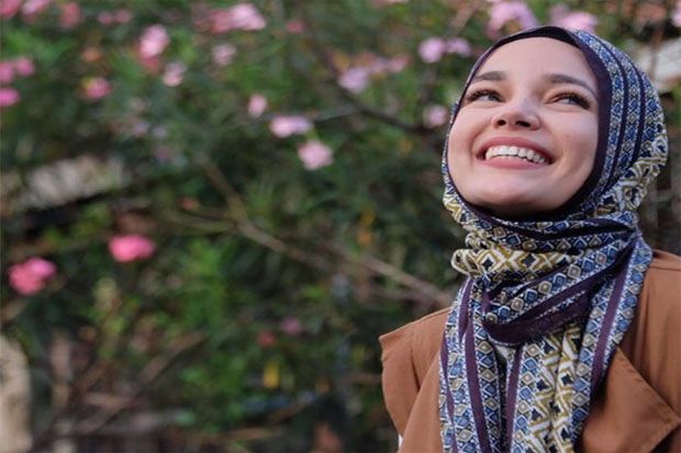 Dandanan Dewi Sandra...