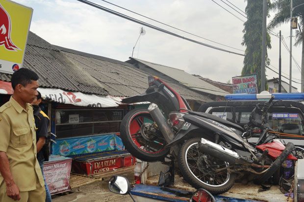 Ditabrak Vixon, Putri...