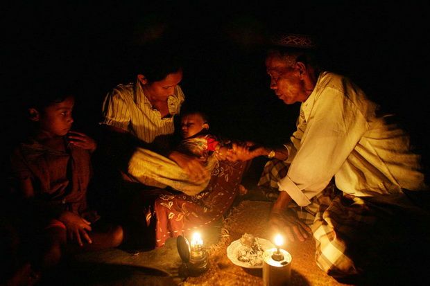 Ikuti Ritual, Tiga Gadis...