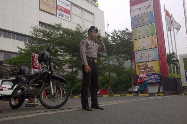 Arus Lalin Sekitar Masjid...
