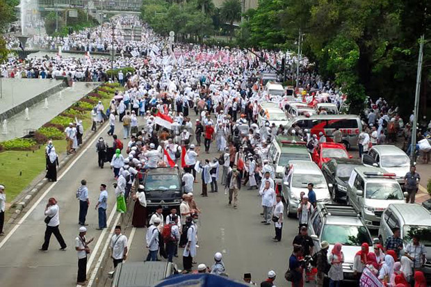 Diiringi Marawis, Ratusan...